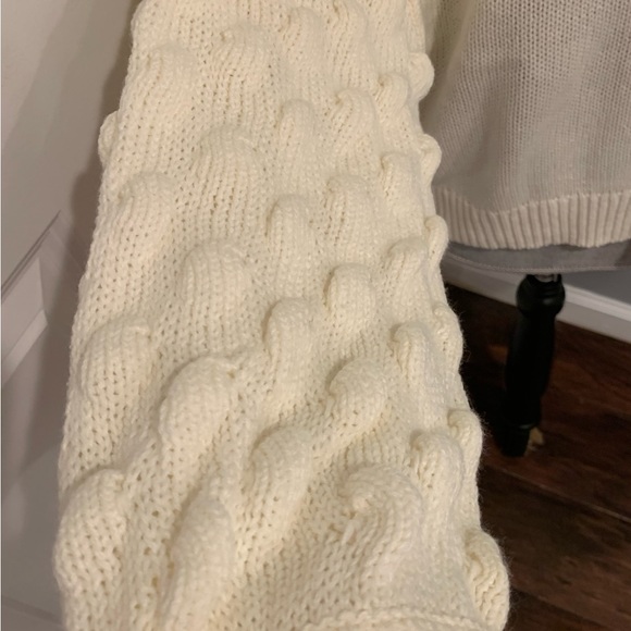 NWT Bobble Sweater from H & M Sz L color cream.  This is gorgeous - Picture 8 of 14